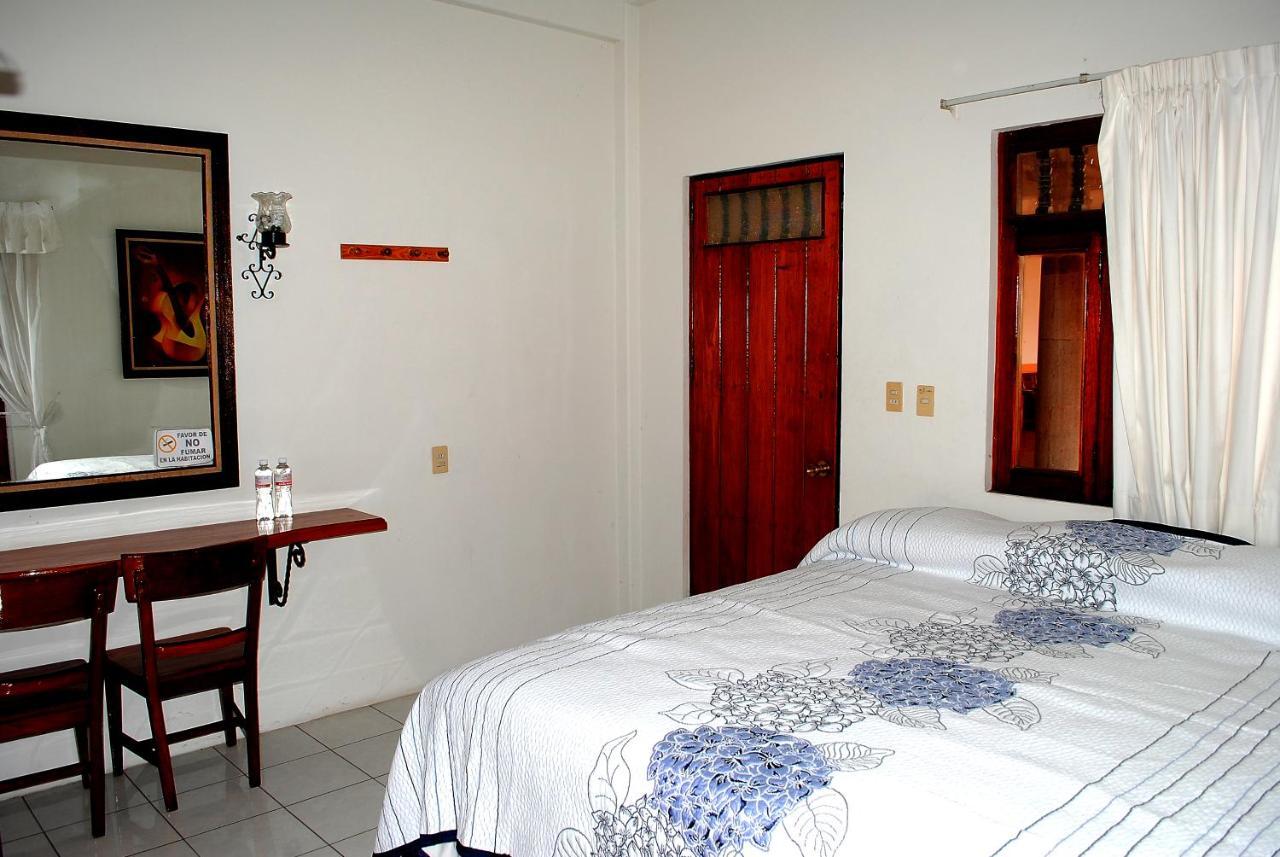 Hotel Posada Del Sol Apatzingan de la Constitucion Exterior photo